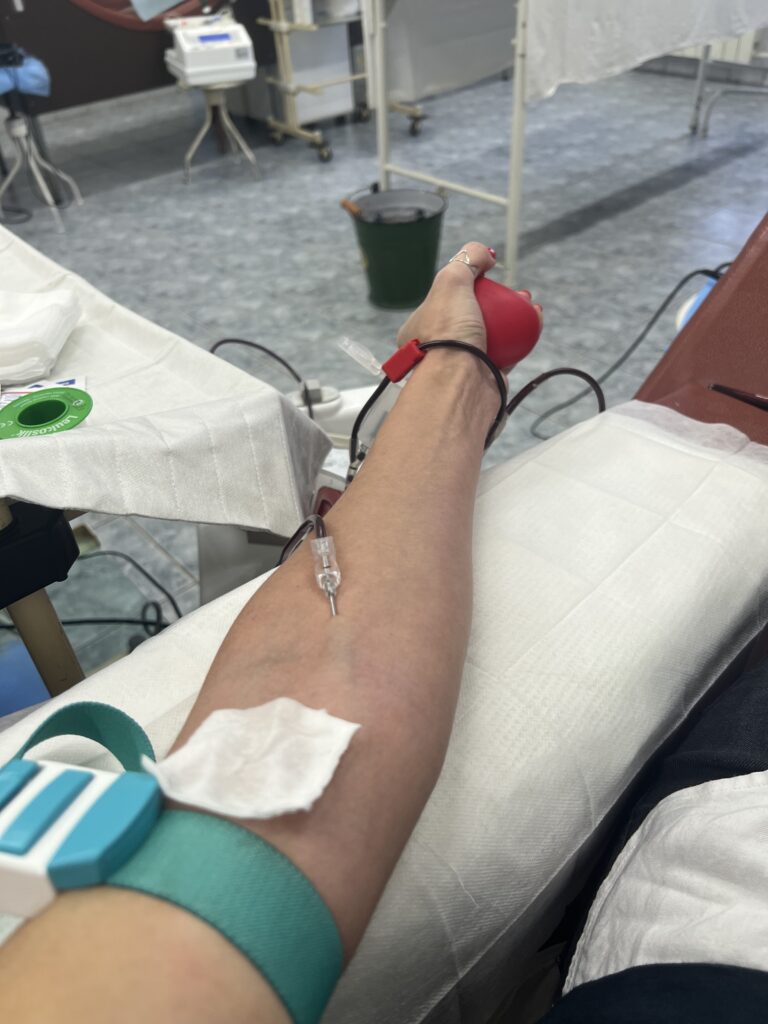 DE-FACTO CORP participe à nouveau à l’action de don de sang à l’hôpital militaire de Kyiv